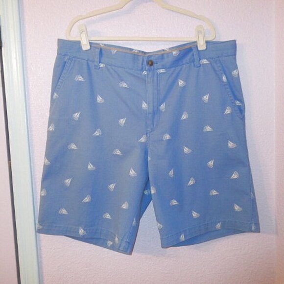 IZOD Men's Schiffli Flat Front Shorts Size 40 Chino Bijou Blue Sailboat Nautical - Picture 1 of 7